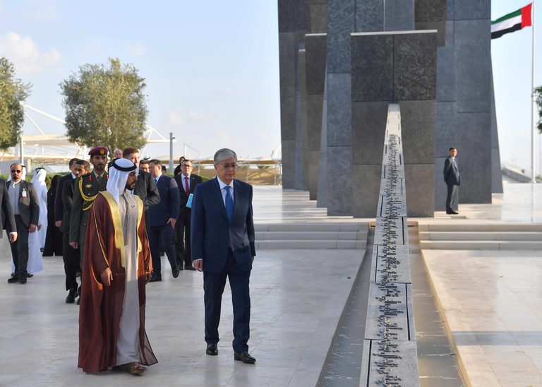 Президент Казахстана посетил мемориальный комплекс «Вахат аль-Карама»
