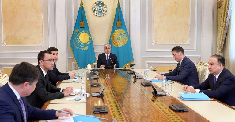 Президент Казахстана провел заседание Государственной комиссии по чрезвычайному положению