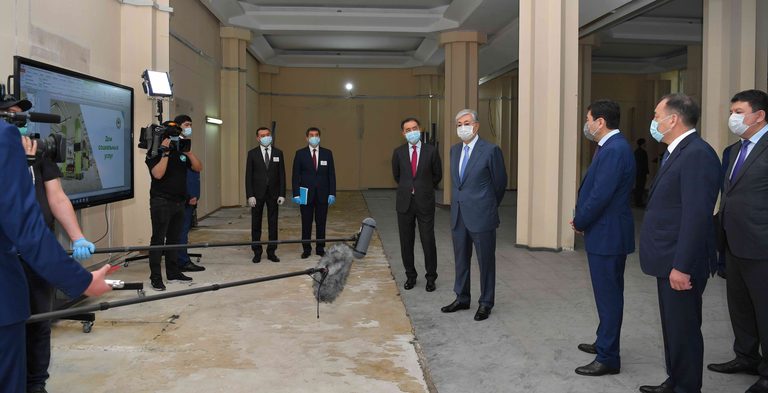 Касым-Жомарт Токаев посетил Дом социальных услуг