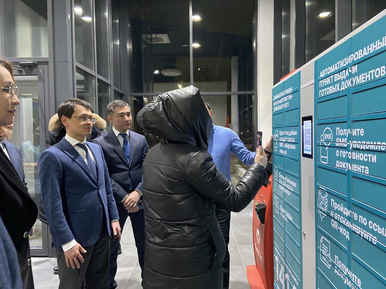 В Астане впервые запустили пилотный проект - постаматы для выдачи готовых документов