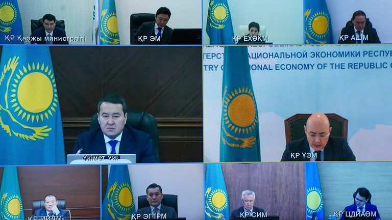 Алихан Смаилов провел первое заседание Республиканского штаба по реализации Предвыборной программы Президента