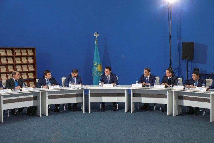 Ерлан Карин провел очередное заседание государственной комиссии по полной реабилитации жертв политических репрессий