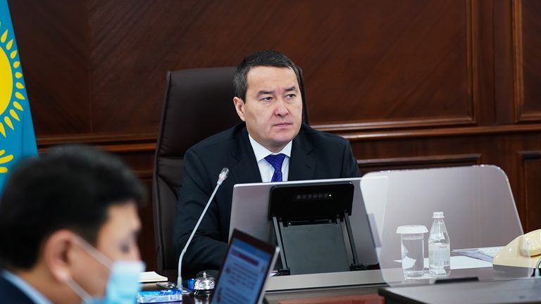 Расчистка арыков, ремонт гидротехнических сооружений и своевременный вывоз снега: противопаводковые меры рассмотрели в Правительстве