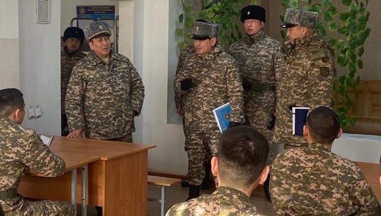 МО РК: особое внимание к условиям воинской службы и организации питания