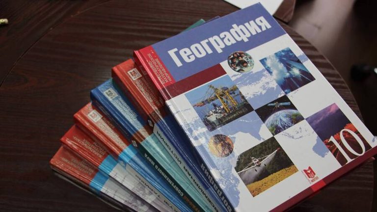 Минпросвещения: повышена ответственность издательств за качество разработки учебников
