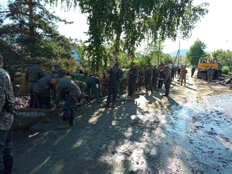 В ликвидации последствия ЧС в г.Текели задействованы 100 сотрудников личного состава воинской части 28237