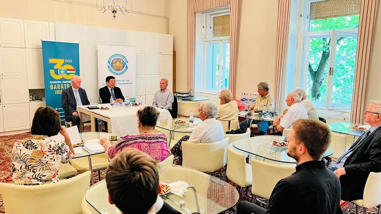 Венгрия, Италия, Оман, Австрия и Эстония высоко оценивают конституционные реформы Казахстана