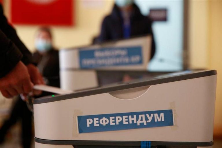 Завершилось голосование на более чем 8 тыс. участках референдума на территории страны