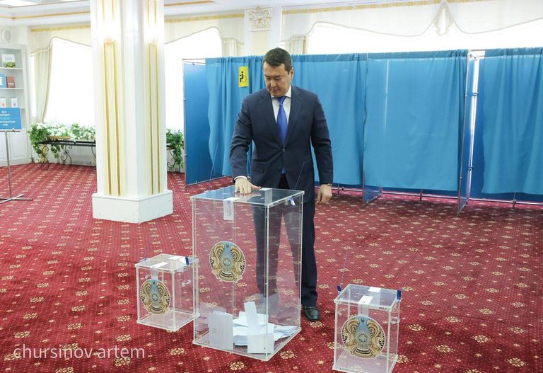 Премьер-Министр РК проголосовал на республиканском референдуме