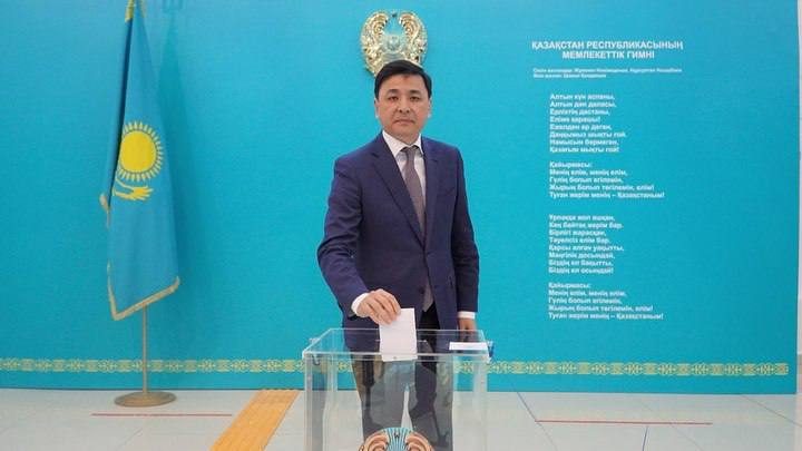 Аким Нур-Султана проголосовал на референдуме