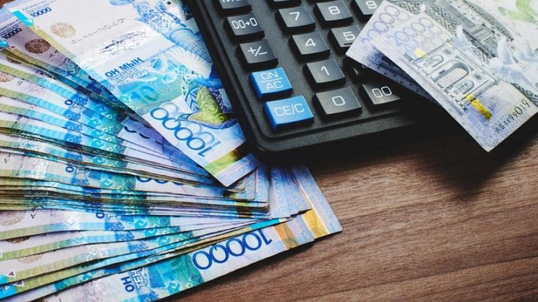 В 2021 году среднемесячная зарплата в Казахстане выросла на 17,5%, составив 250 тыс. тенге