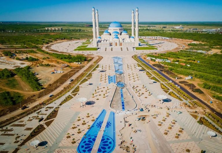 300-метровый фонтан строят у новой мечети в Нур-Султане