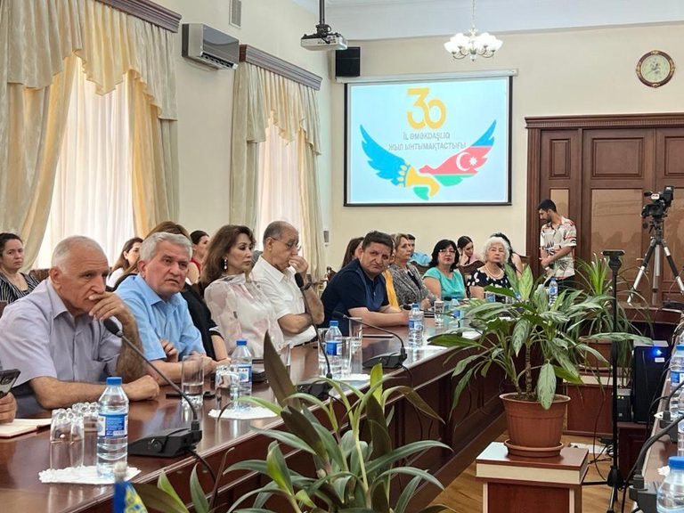 В Баку презентована цифровая казахская библиотека на азербайджанском языке