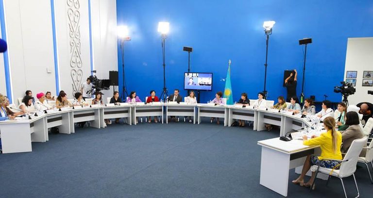 Более 93% казахстанцев считают семью наивысшим приоритетом их жизни
