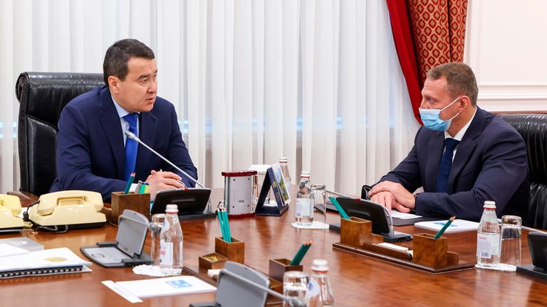 Премьер-Министр РК встретился с министром туризма Израиля Йоэлем Развозовым