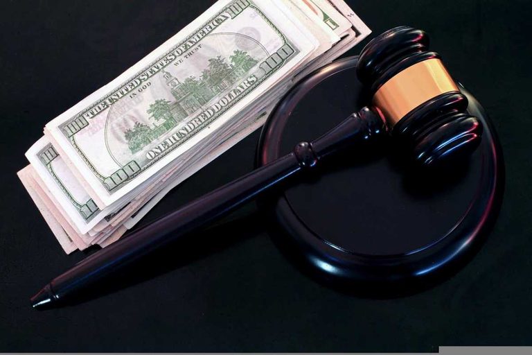 Полицейские Кокшетау подозреваются в получении 50 тысяч долларов США за обещание закрыть уголовное дело