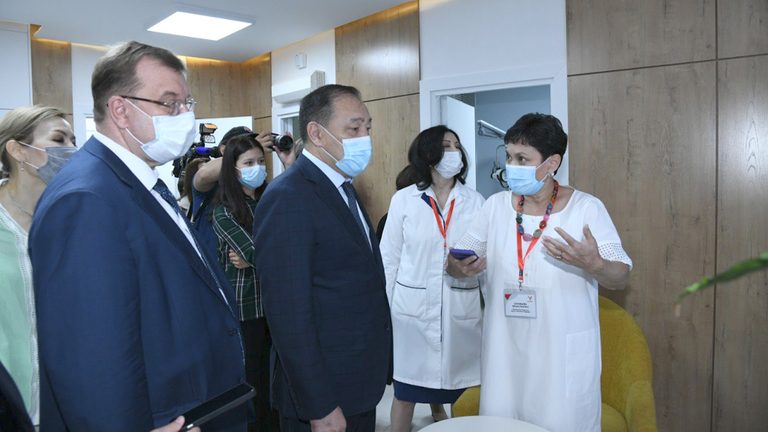 Вице-премьер посетил социальные объекты столицы