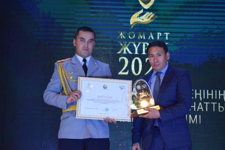 Спасший людей во время пожара атырауский полицейский стал “Человеком года”