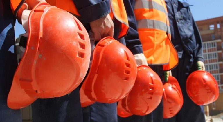 Более 15,5 тыс. иностранцев работают в Казахстане