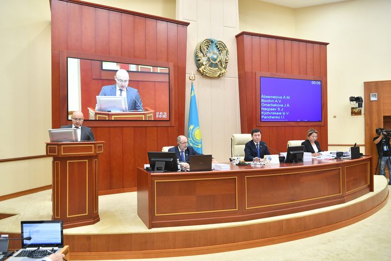 В Мажилисе запланировано внести изменения и дополнения в 5 кодексов и 17 законов