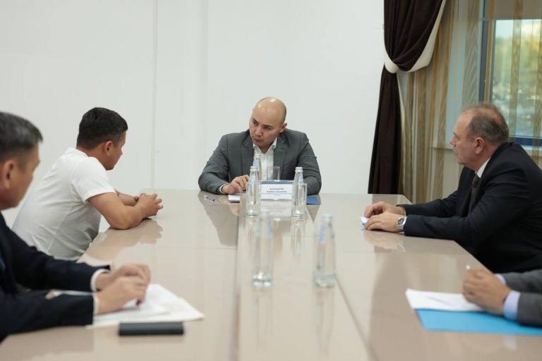 В Казахстане пересмотрят механизмы соцподдержки госслужащих сельской зоны в рамках проекта «С дипломом в село»