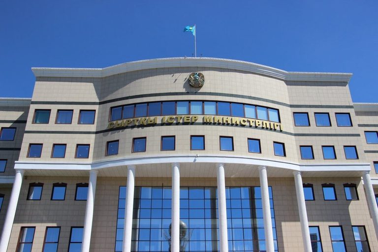 Сотрудников посольства Казахстана в Украине будут эвакуировать - МИД РК