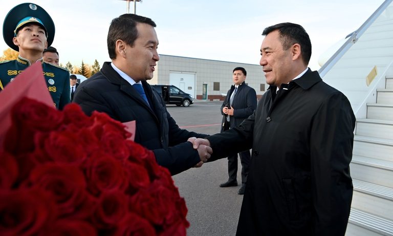 Президент Кыргызстана приземлился в аэропорту Астаны