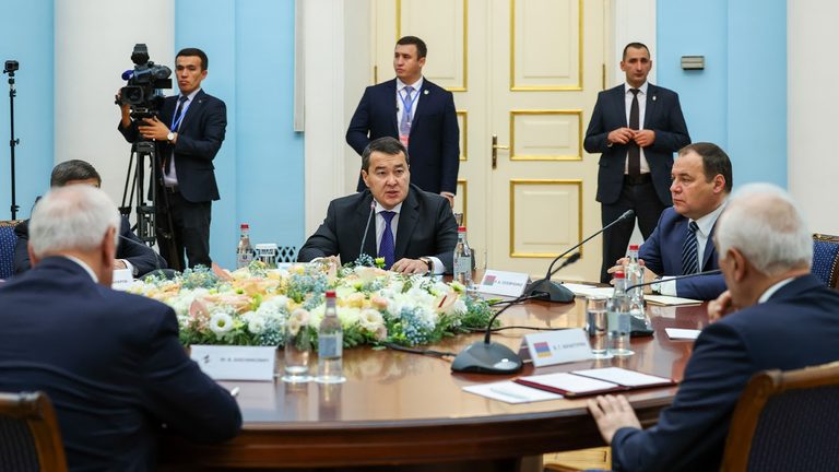 Алихан Смаилов призвал страны ЕАЭС устранить барьеры в госзакупках