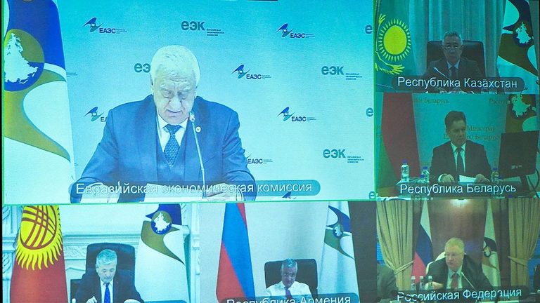 Требования к качеству шоколада и трансграничный допуск к обращению ценных бумаг на биржах стран ЕАЭС утвердили на Совете ЕЭК