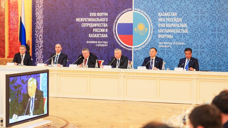 Казахстан намерен увеличивать транзитный грузопоток