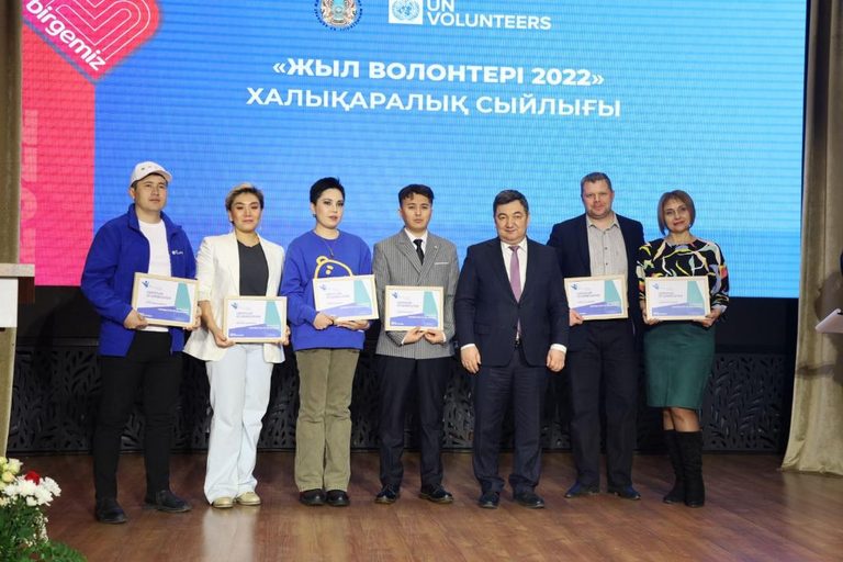 В Астане наградили победителей международной премии «Волонтер года»