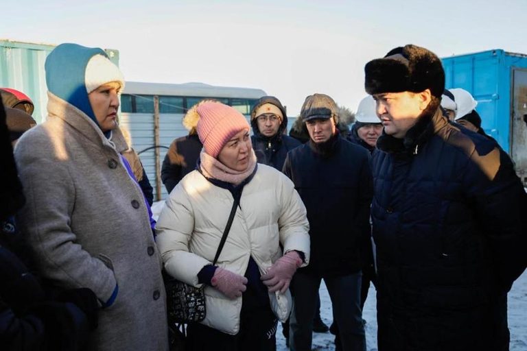 Аким Астаны Женис Касымбек встретился с дольщиками