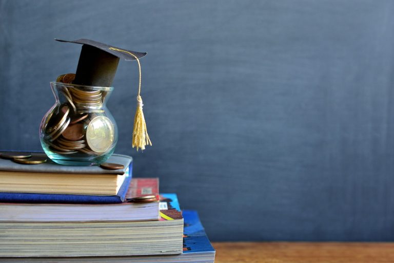 В рамках исполнения поручений Главы государства студентам вузов увеличат стипендии