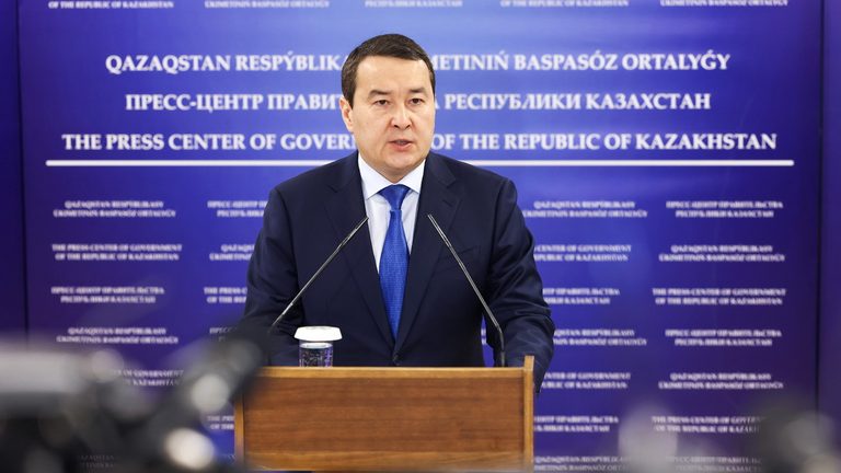 Решение непростое, но вынужденное — Алихан Смаилов о повышении цен на ГСМ