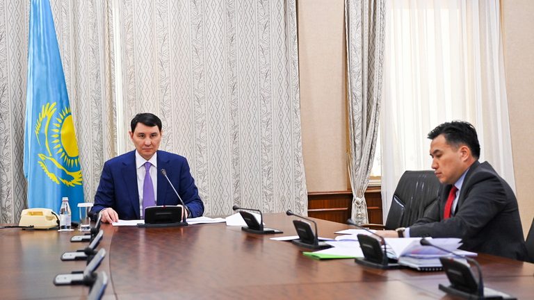 Ерулан Жамаубаев провел совещание по вопросам противодействия кредитному мошенничеству