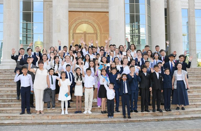 Учащиеся с познавательной экскурсией побывали в Акорде