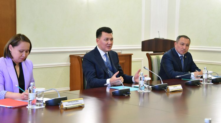 Государственный советник встретился с руководителями фракций Мажилиса Парламента