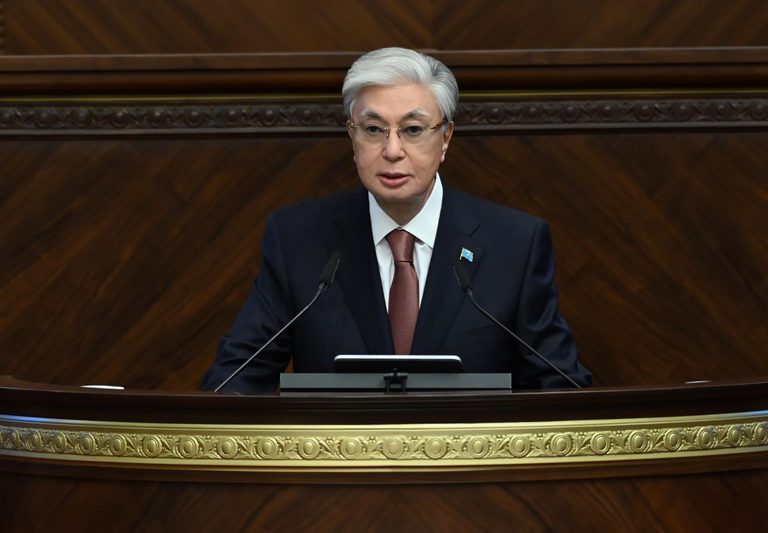 Глава государства на заседании Курултая предложил кандидатуры на должности Вице-Президента и Премьер-министра