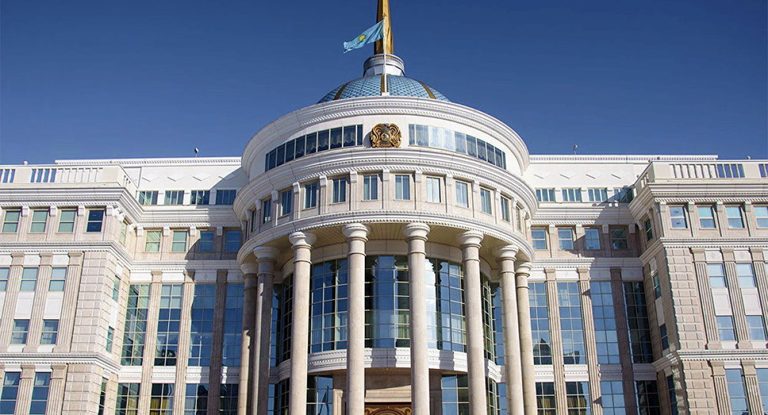 Глава государства выразил соболезнования в связи с гибелью военнослужащих в Мангистауской области