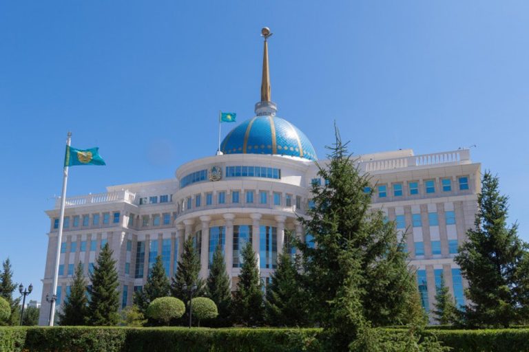 Глава государства поздравил с Днем труда