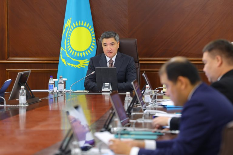 Олжас Бектенов поручил начать подготовку к посевной-2027: аграриям будет доступно раннее финансирование